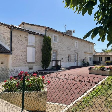 Chambres D'Hotes Du Puy D'Anche Sauze-Vaussais Bagian luar foto