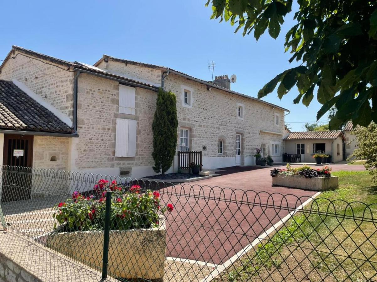 Chambres D'Hotes Du Puy D'Anche Sauze-Vaussais Bagian luar foto